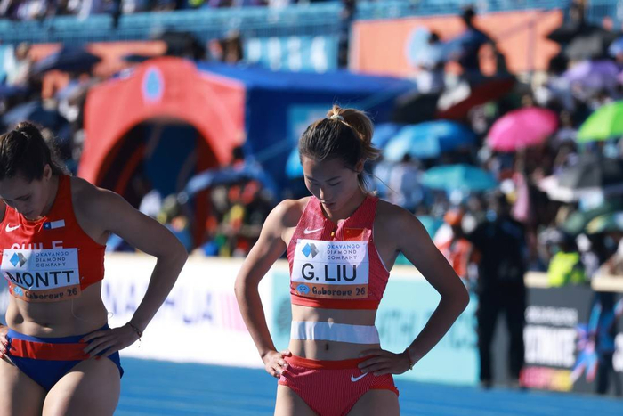 蜘蛛直播官方入口-42秒62！近七年中国女子4×100米最快接力，刘国怡递出第二棒的答案丨封面头条|田径|黄祥|教练|田联|训练_新浪新闻